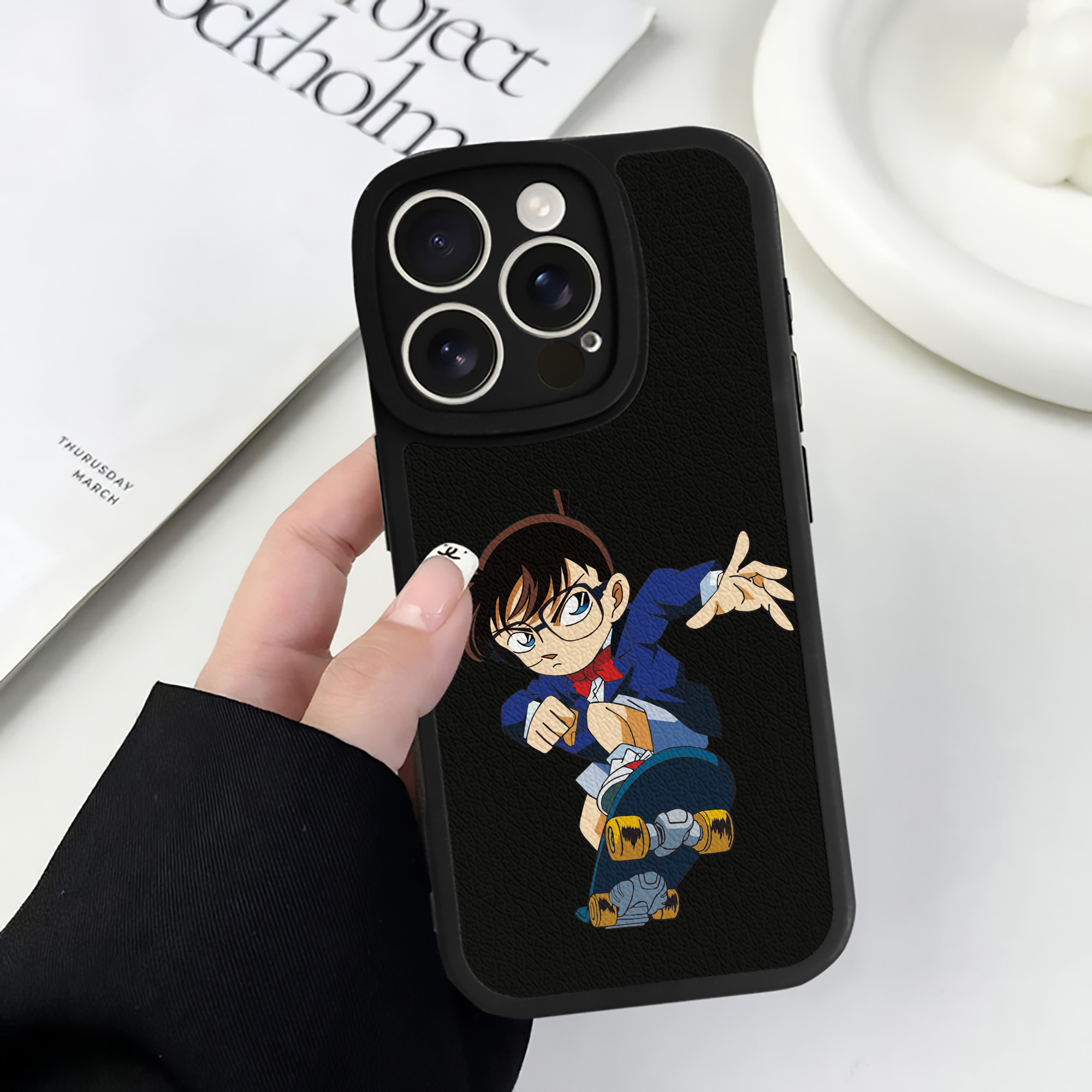 （画像用） 名探偵コナン 江戸川 コナン Detective Conan Conan Edogawa 【iPhone 16シリーズ対応】シリコンスマホケース（レザー調） 材質：シリコン